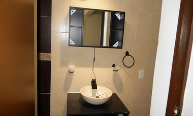 CASA REMODELADA EN 2 NIVELES EN ESQUINA