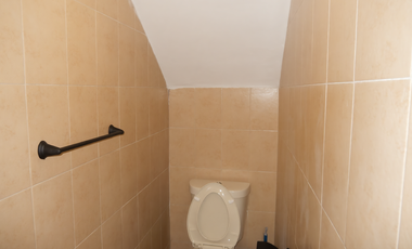 CASA REMODELADA EN 2 NIVELES EN ESQUINA