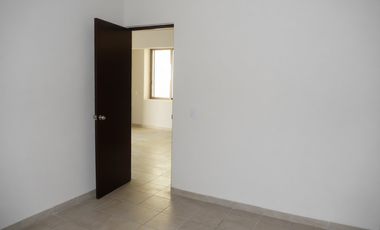 CASA REMODELADA EN 2 NIVELES EN ESQUINA