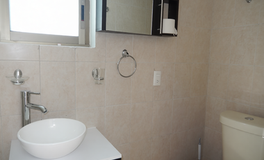 CASA REMODELADA EN 2 NIVELES EN ESQUINA