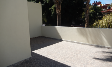 CASA REMODELADA EN 2 NIVELES EN ESQUINA