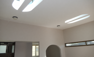 CASA REMODELADA EN 2 NIVELES EN ESQUINA