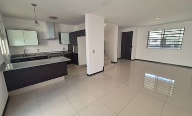 Casa en renta en Zona Real a 1 minuto de Real Center