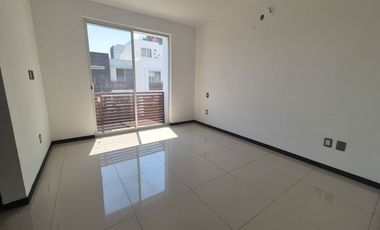 Casa en renta en Zona Real a 1 minuto de Real Center