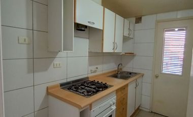 Dpto. 2 Dorm / 2 Baños / 1 Est.- Calle García Reyes, Comuna de Santiago.-