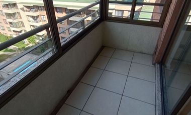 Dpto. 2 Dorm / 2 Baños / 1 Est.- Calle García Reyes, Comuna de Santiago.-