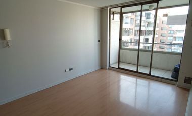 Dpto. 2 Dorm / 2 Baños / 1 Est.- Calle García Reyes, Comuna de Santiago.-