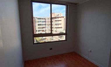 Dpto. 2 Dorm / 2 Baños / 1 Est.- Calle García Reyes, Comuna de Santiago.-