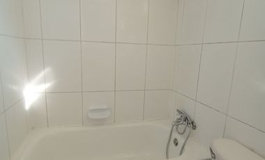 Dpto. 2 Dorm / 2 Baños / 1 Est.- Calle García Reyes, Comuna de Santiago.-