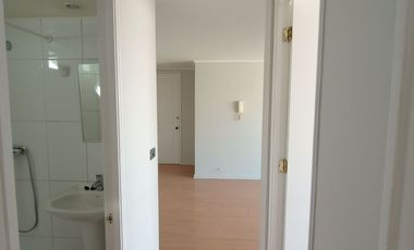 Dpto. 2 Dorm / 2 Baños / 1 Est.- Calle García Reyes, Comuna de Santiago.-