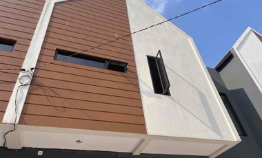 DIJUAL RUMAH MURAH 2 LANTAI DEKAT MERR DI THE OSO