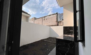 DIJUAL RUMAH MURAH 2 LANTAI DEKAT MERR DI THE OSO