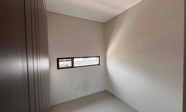 DIJUAL RUMAH MURAH 2 LANTAI DEKAT MERR DI THE OSO