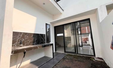 DIJUAL RUMAH SCANDINAVIAN 2 LANTAI MURAH DEKAT MERR DI THE OSO