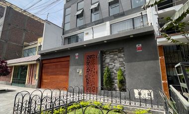 Venta de casa amplia de 4 pisos