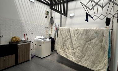 Venta de casa amplia de 4 pisos