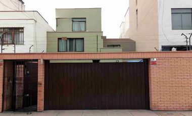 ATENCION CONSTRUCTORAS, VENDO CASA IDEAL PARA DESARROLLO INMOBILIARIO LAS NAZARENAS SURCO