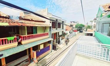 Kost strategis di Babakan Sari, Kiaracondong, Kota Bandung. Lokasi sangat dekat dengan PRAMA dan GRIYA