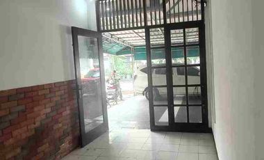 Ruang Usaha Kuliner Korea Jepang Chinese Food, Indoor & Outdoor Akses Pinggir Jalan Raya Ruang-Usaha di Tebet 105.0 m² Unfurnished