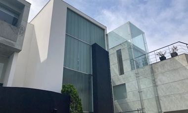 Vendo espectacular casa de 670 m2 y diseño exclusivo em el Parque Acosta, San Isidro limite con Magdalena