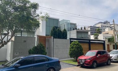 Vendo espectacular casa de 670 m2 y diseño exclusivo em el Parque Acosta, San Isidro limite con Magdalena
