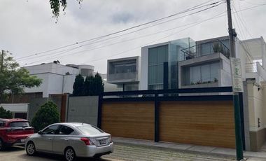 Vendo espectacular casa de 670 m2 y diseño exclusivo em el Parque Acosta, San Isidro limite con Magdalena