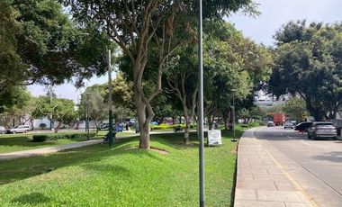 Vendo espectacular casa de 670 m2 y diseño exclusivo em el Parque Acosta, San Isidro limite con Magdalena