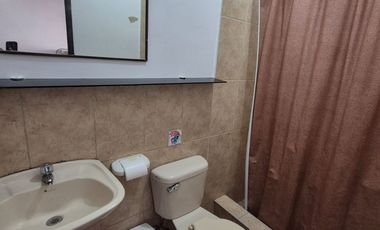 Habitación Amoblada en Alquiler en Urdesa Norte, Incluye todos los Servicios.