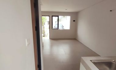 Dijual/Disewakan Rumah Siap Huni Lokasi Strategis di Cendana Botanic