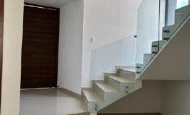CASA EN RENTA EN PARQUE LISBOA- LOMAS DE ANGELÓPOLIS