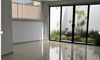 CASA EN RENTA EN PARQUE LISBOA- LOMAS DE ANGELÓPOLIS