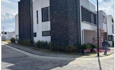 CASA EN RENTA EN PARQUE LISBOA- LOMAS DE ANGELÓPOLIS