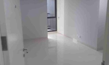 Apartment baru belum pernah pakai.
