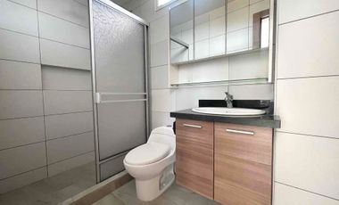 En Manta se Alquila Departamento de 4 Dormitorios . Sector Sur-Urbanización Pedro Balda