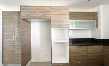 En Manta se Alquila Departamento de 4 Dormitorios . Sector Sur-Urbanización Pedro Balda