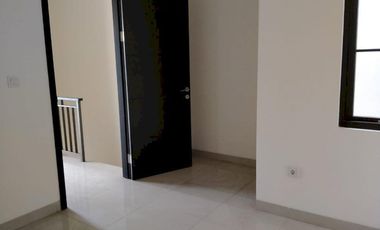 Disewakan Murah Rumah  Green Village 4x12m2 Cipondoh, Tangerang