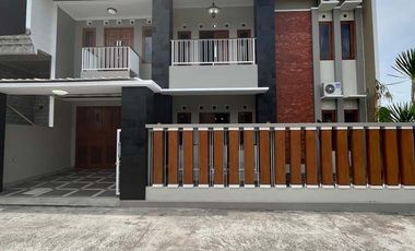 Disewakan Rumah 2 lantai Semi Furnished Tanah Luas Tamanmartani dekat Prambanan