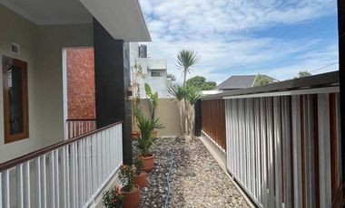 Disewakan Rumah 2 lantai Semi Furnished Tanah Luas Tamanmartani dekat Prambanan
