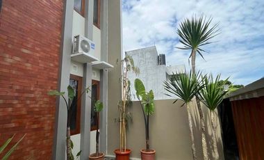 Disewakan Rumah 2 lantai Semi Furnished Tanah Luas Tamanmartani dekat Prambanan