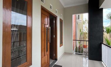 Disewakan Rumah 2 lantai Semi Furnished Tanah Luas Tamanmartani dekat Prambanan