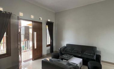 Disewakan Rumah 2 lantai Semi Furnished Tanah Luas Tamanmartani dekat Prambanan