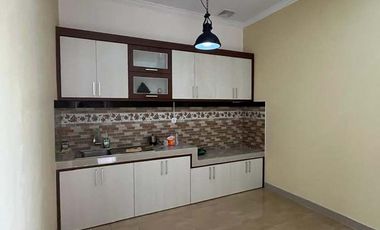 Disewakan Rumah 2 lantai Semi Furnished Tanah Luas Tamanmartani dekat Prambanan