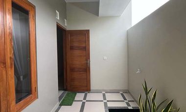 Disewakan Rumah 2 lantai Semi Furnished Tanah Luas Tamanmartani dekat Prambanan