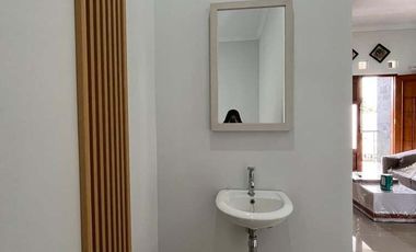 Disewakan Rumah 2 lantai Semi Furnished Tanah Luas Tamanmartani dekat Prambanan