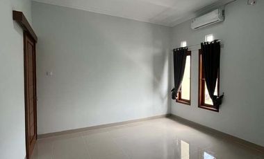 Disewakan Rumah 2 lantai Semi Furnished Tanah Luas Tamanmartani dekat Prambanan