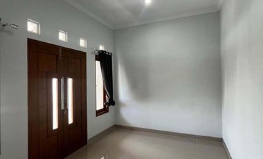 Disewakan Rumah 2 lantai Semi Furnished Tanah Luas Tamanmartani dekat Prambanan