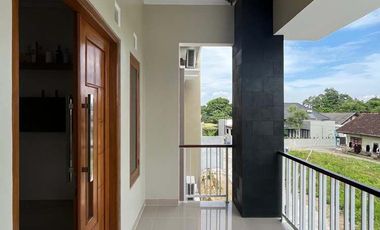 Disewakan Rumah 2 lantai Semi Furnished Tanah Luas Tamanmartani dekat Prambanan