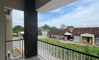 Disewakan Rumah 2 lantai Semi Furnished Tanah Luas Tamanmartani dekat Prambanan