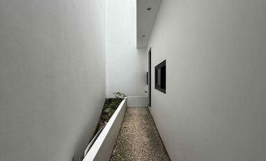 Rumah Classic Siap Huni Cinere Depok
3 Lantai + Rooftop  Termurah Start 2 Miliar