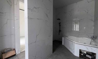 Rumah Classic Siap Huni Cinere Depok
3 Lantai + Rooftop  Termurah Start 2 Miliar